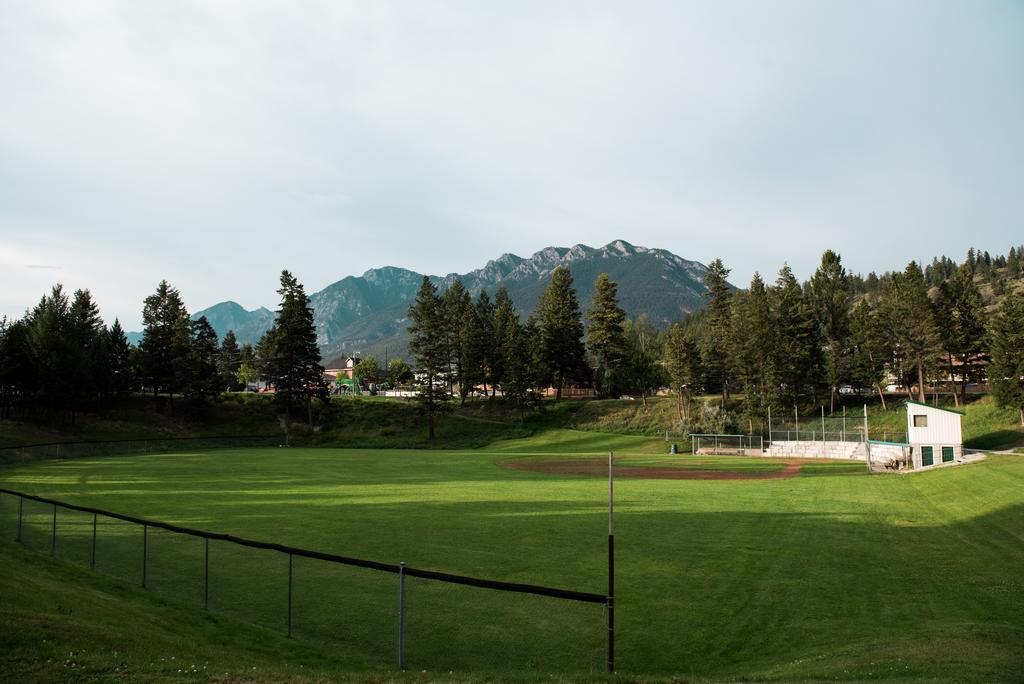 Radium Park Lodge Radium Hot Springs Exterior photo