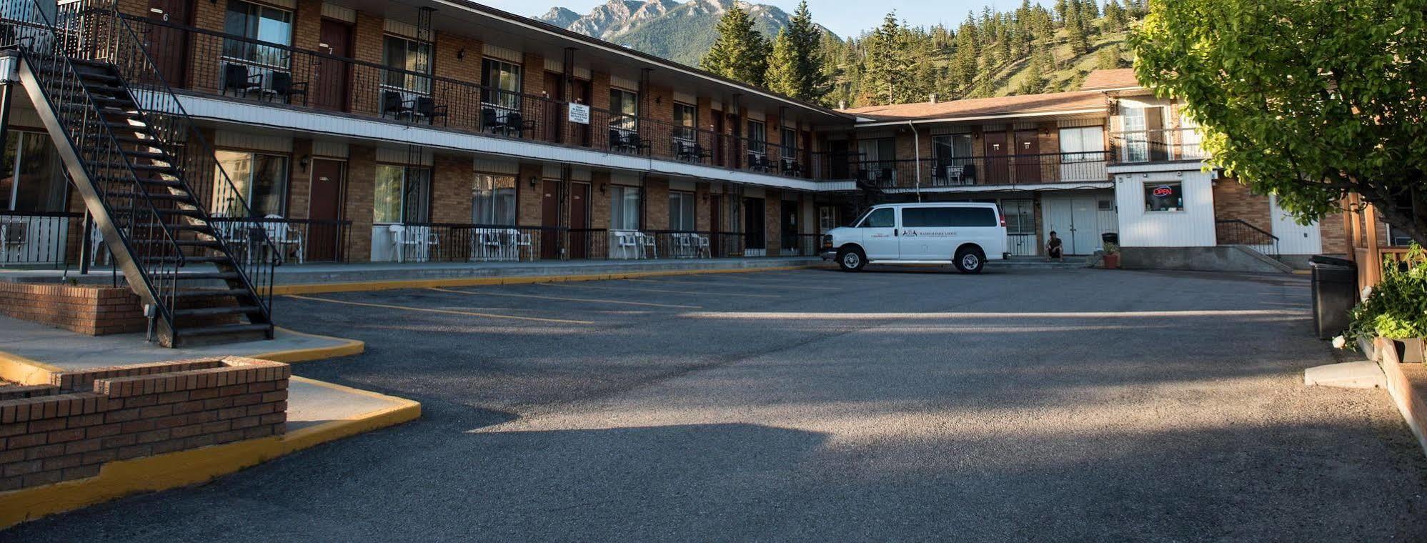 Radium Park Lodge Radium Hot Springs Exterior photo